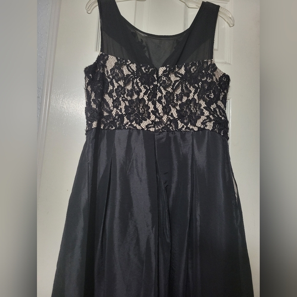 Black High Low Beaded Lace Size 12 Gown - Picture 12 of 13